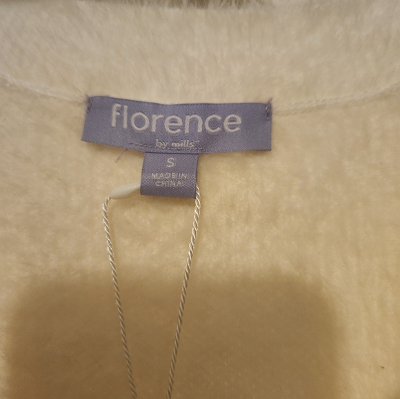 Florence by Mills Fuzzy White Romper- Small- NWT - Picture 4 of 4